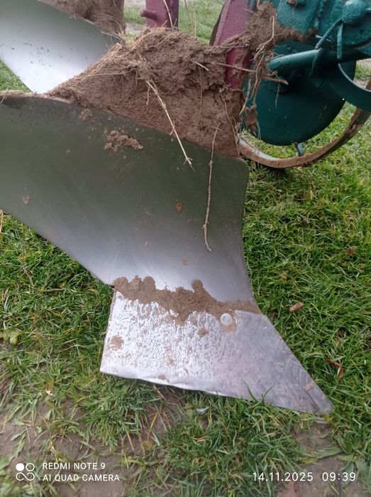 Плуг 2-35 корпусний