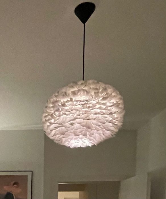 Lampa UMAGE Eos z naturalnych gęsich piór
