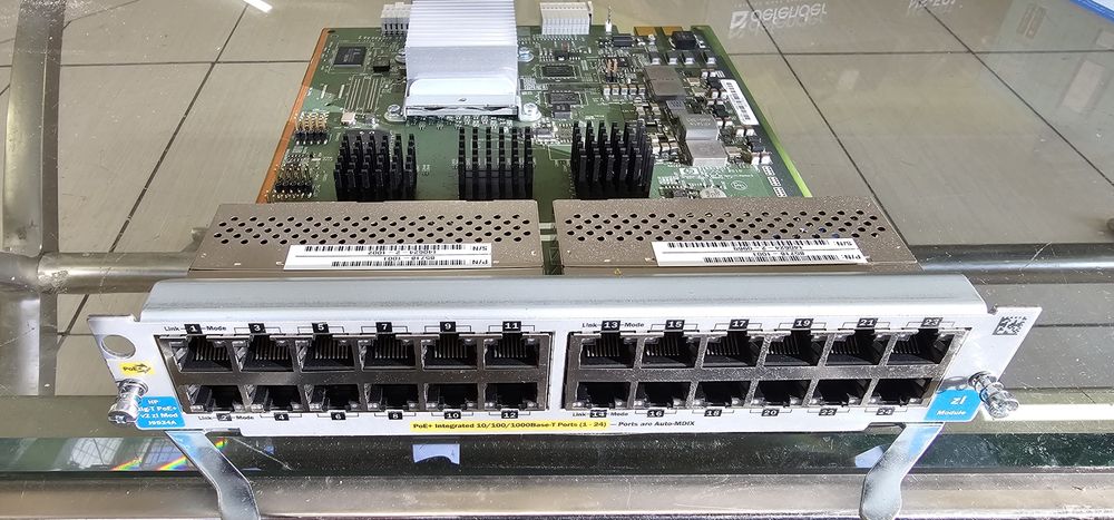 MODUŁ HP J9534A 24-port Gig-T PoE+, 24xGIGA RJ45 POE+