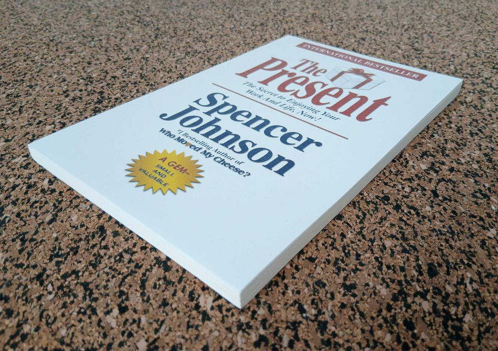 Livro - The Present: The Secret to Enjoying Your Work And Life, Now!