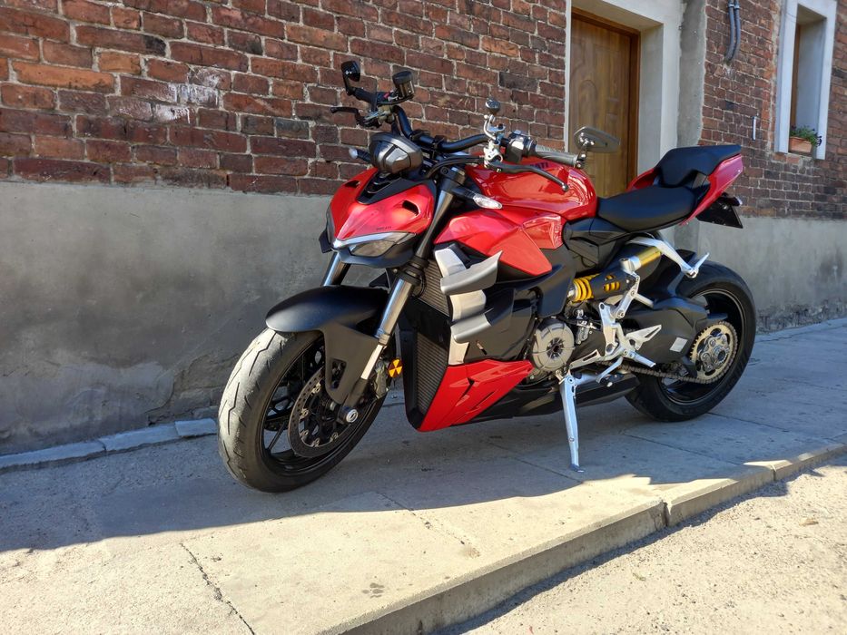 Ducati Streetfighter V2
