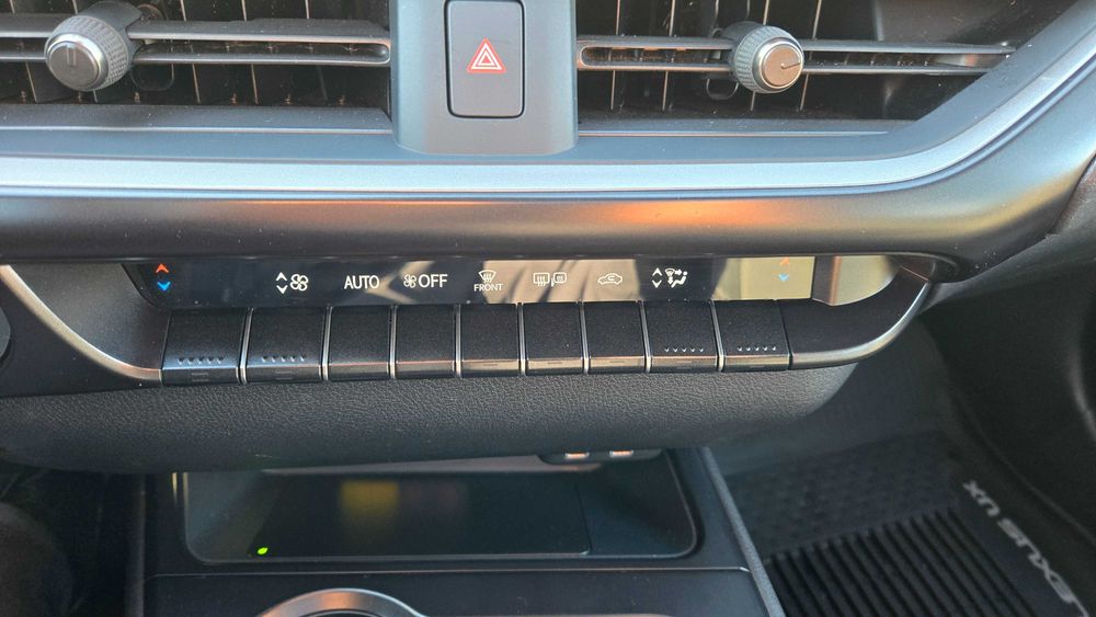 Lexus UX 250h AWD F Sport Design 2023 Гибрид пробег 7800км