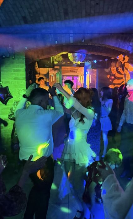 DJ Bart – Muzyka, Energia i Pełny Parkiet na Twojej Imprezie
