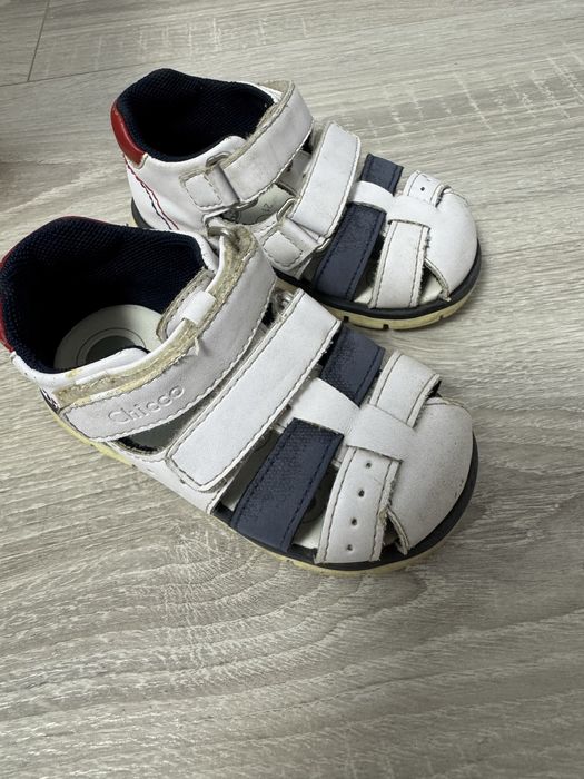 Продам бомоножки chicco
