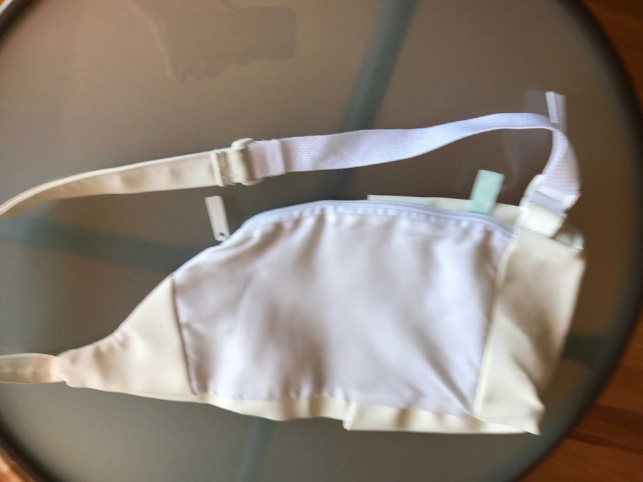 Mala tipo mochila em branco