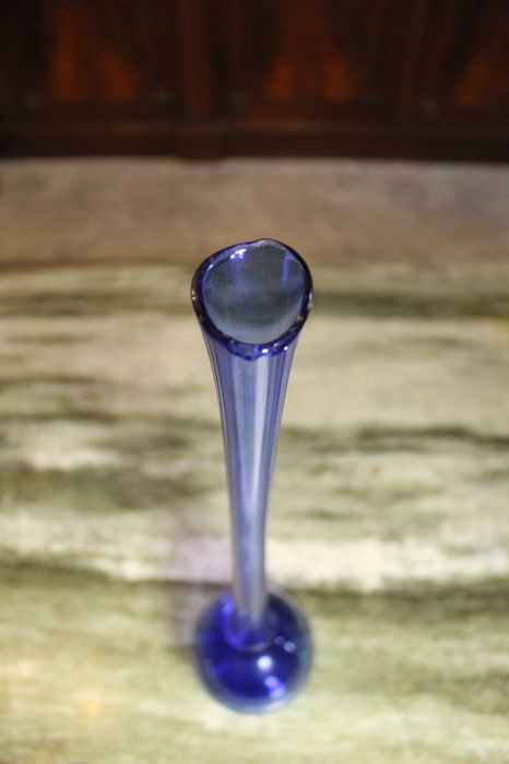 Vaso Solitário de vidro cobalto vintage, anos 60.
