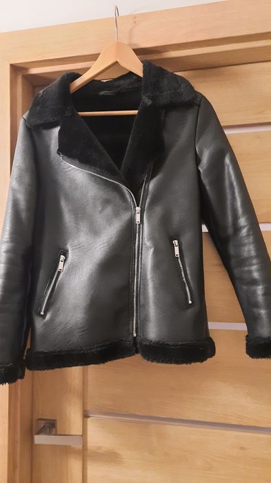 Czarna pilotka firmy Primark
