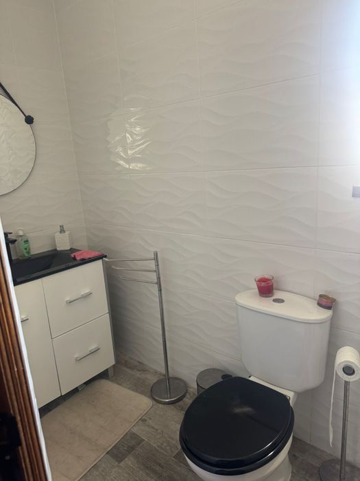 Quartos  Casal ou Solteiro (sem filho) para alugar em Amora