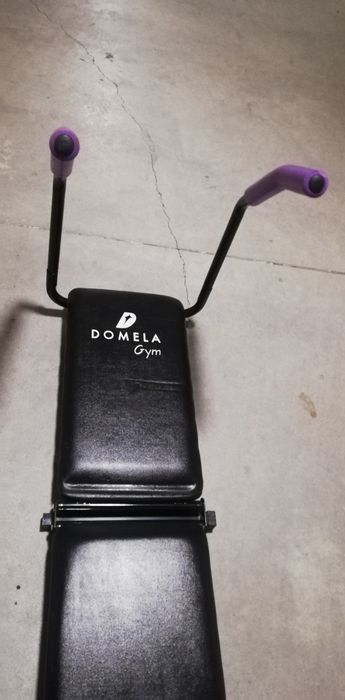 Banco de abdominais com reduzido uso