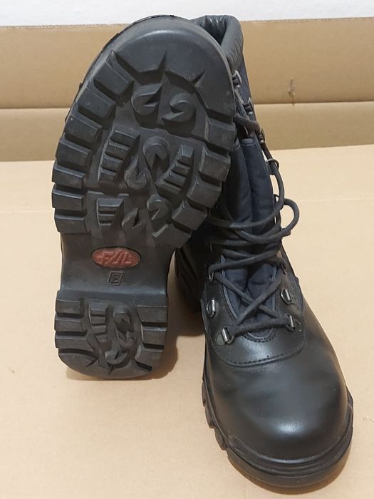 Botas FAL pretas tamanho 40 novos, oferecem conforto e durabilidade