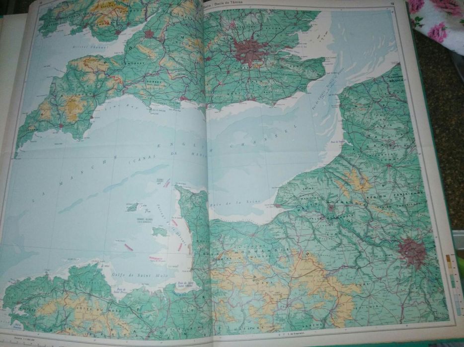 GEOATLAS - Grolier