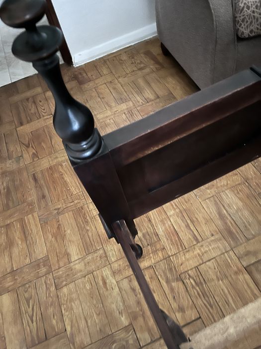 cama antiga de madeira