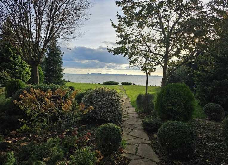 Будинок, де море стає частиною  життя — прямий вид +  спуск до пляжу