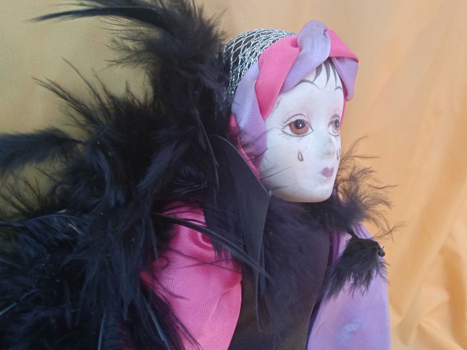 Клоун в капелюші