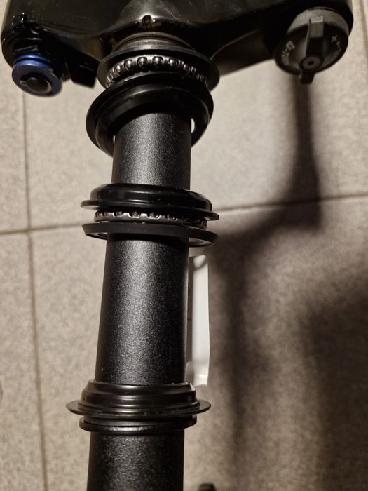 Amortyzator Rock Shox Tora  koło 26  rockshox 318 sprężynowy z blokadą