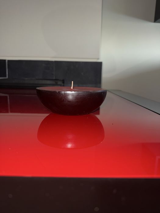 Vela vermelha moderna