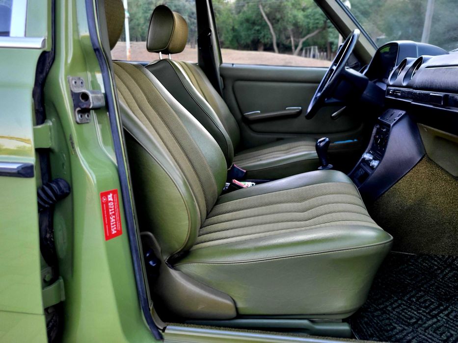 Mercedes-123  Classic  Old Car