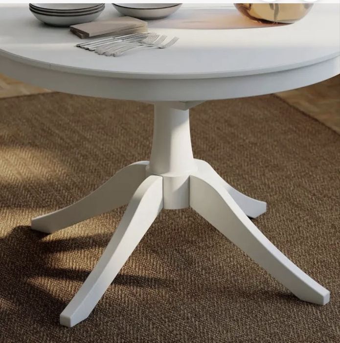 Mesa e cadeiras em madeira maciça para sala de jantat