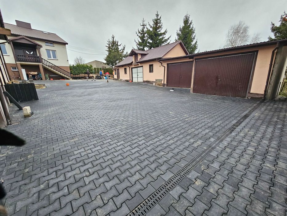 Układanie kostki przemysłowej kompleksowo z materiałem