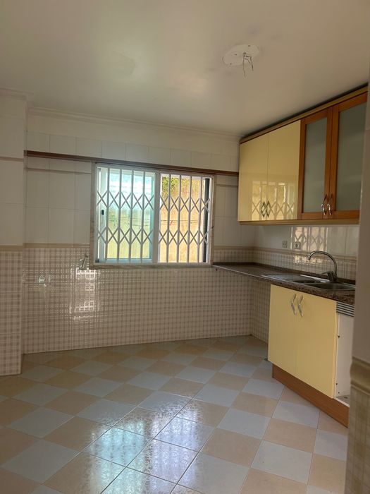 Casa t2 para arrendar em Belas, nas Campinas