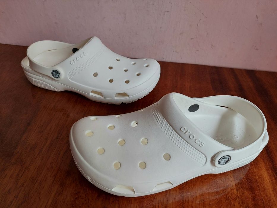 Тапки шлепанцы crocs оригінал 

Стан класний 

Розмір по бірці: 
M 7