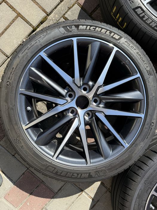 Комплект оригінальних дисків Toyota Camry V70