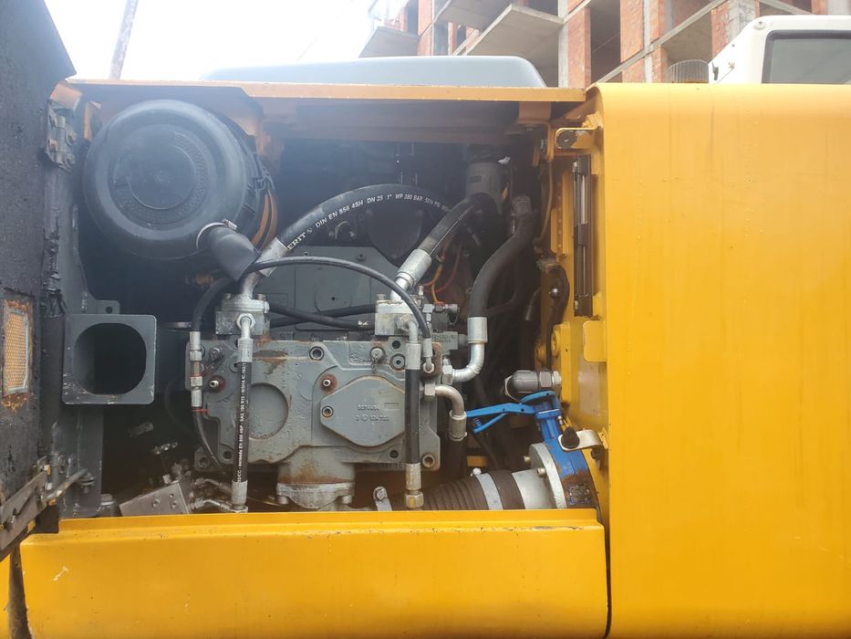 Екскаватор Liebherr 906