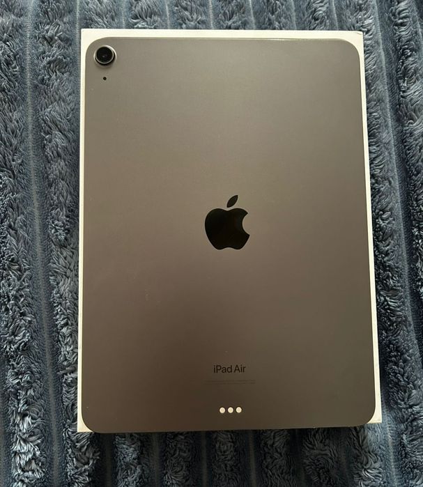 Планшет Apple iPad Air 2022 Wi-Fi 64GB