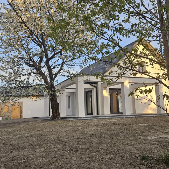 Urokliwy dom na dużej działce graniczącej z lasem