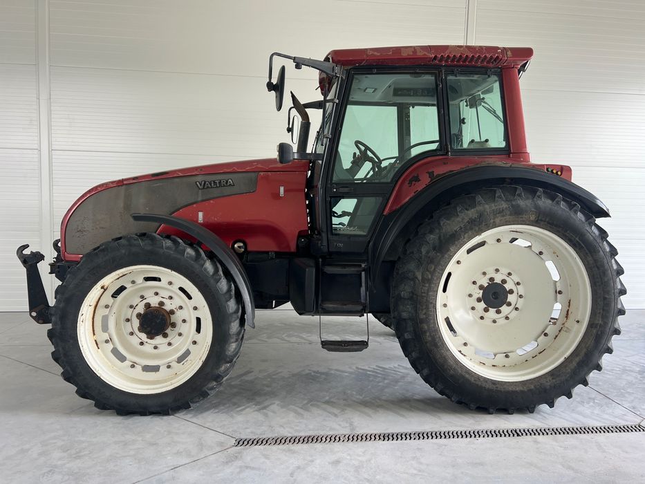 Valtra T120 do opryskiwacza, wąskie koła do międzyrzędzi