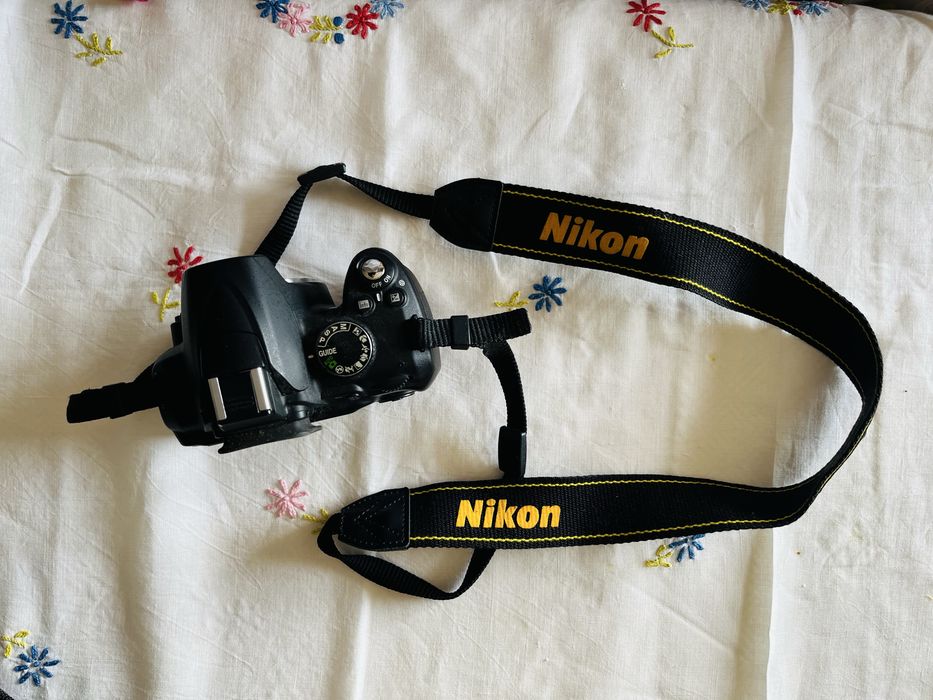 Nikon D3000 - maquina fotografica digital profissional
