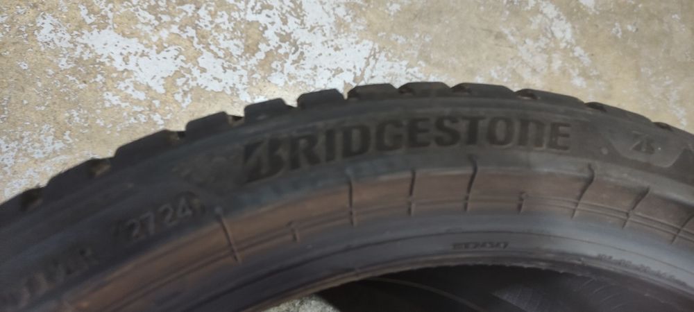 Pneus 215/40/18 Bridgestone semi novos