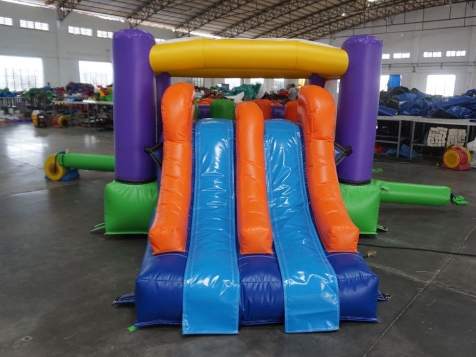 Insuflavel pista de obstaculos - PVC - semi novo