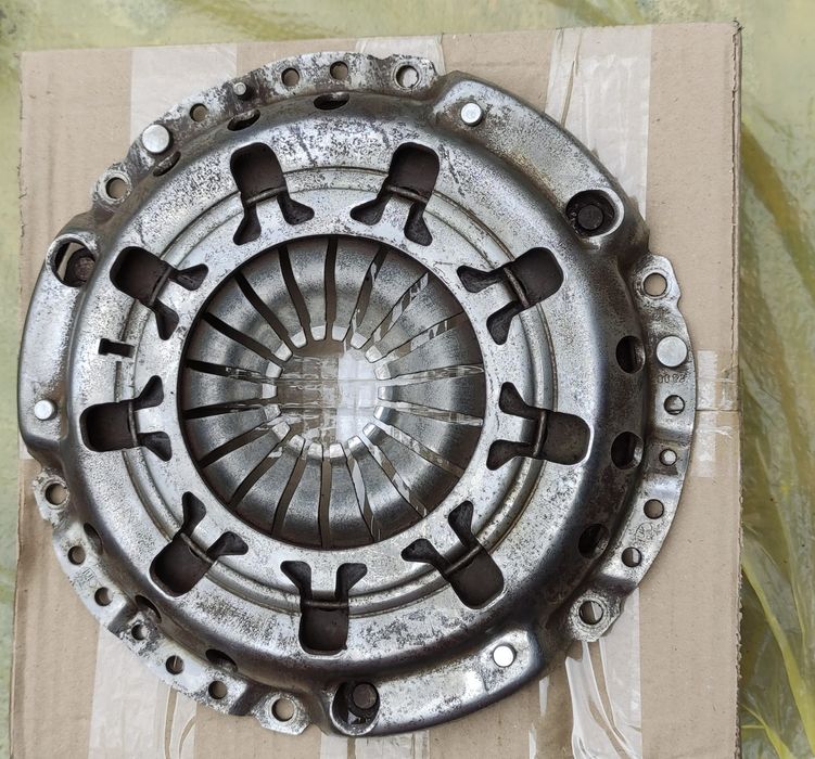 Продам Маховик / Щеплення / демпфер до мотору Ford Focus 1.8