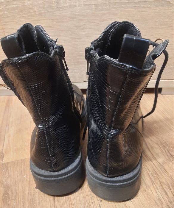 r. 34 River Island Czarne buciki za kostkę na zamek