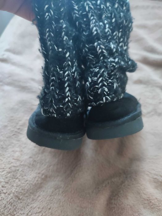 Продам уги на дівчинку 2-3 роки