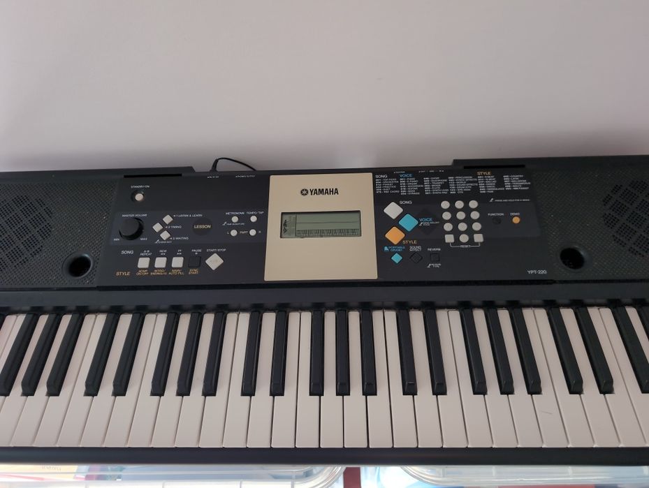 Piano Yahama YPT 220