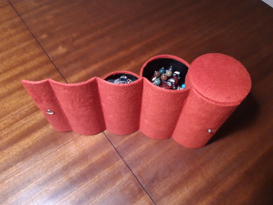 1 porta-jóias vermelho - NOVO!