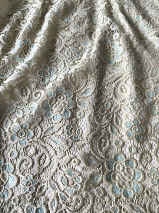 Elegancka sukienka z koronką rozmiar 42