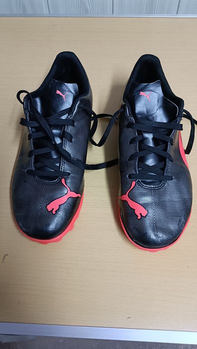 Buty piłkarskie halowe