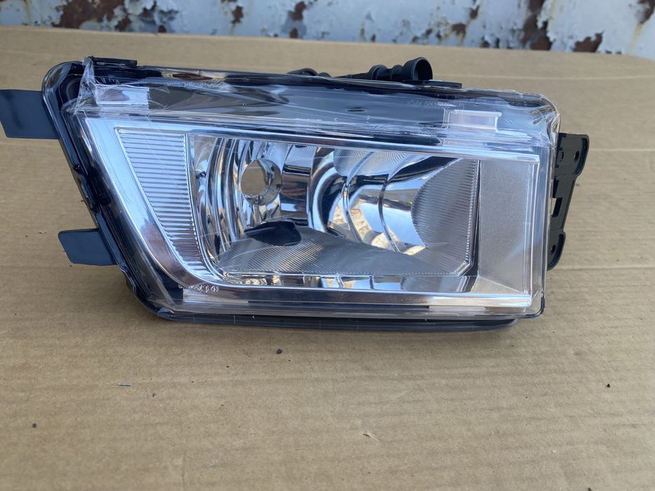 Левая противотуманная фара Volkswagen Passat b7