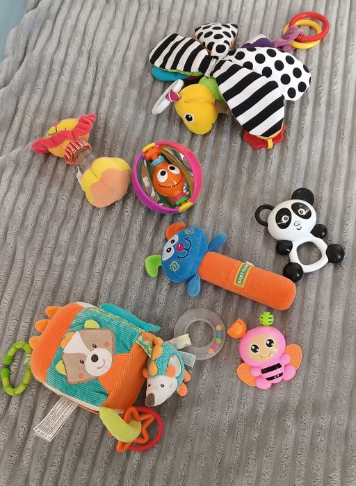 Розвиваючі дитячі іграшки