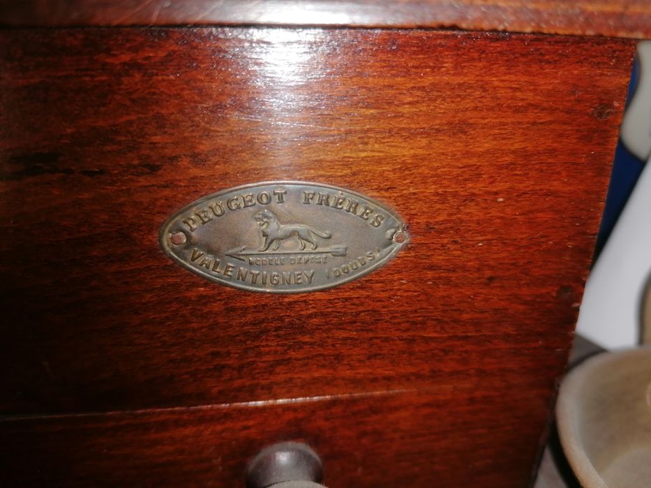 Moinho de café antigo