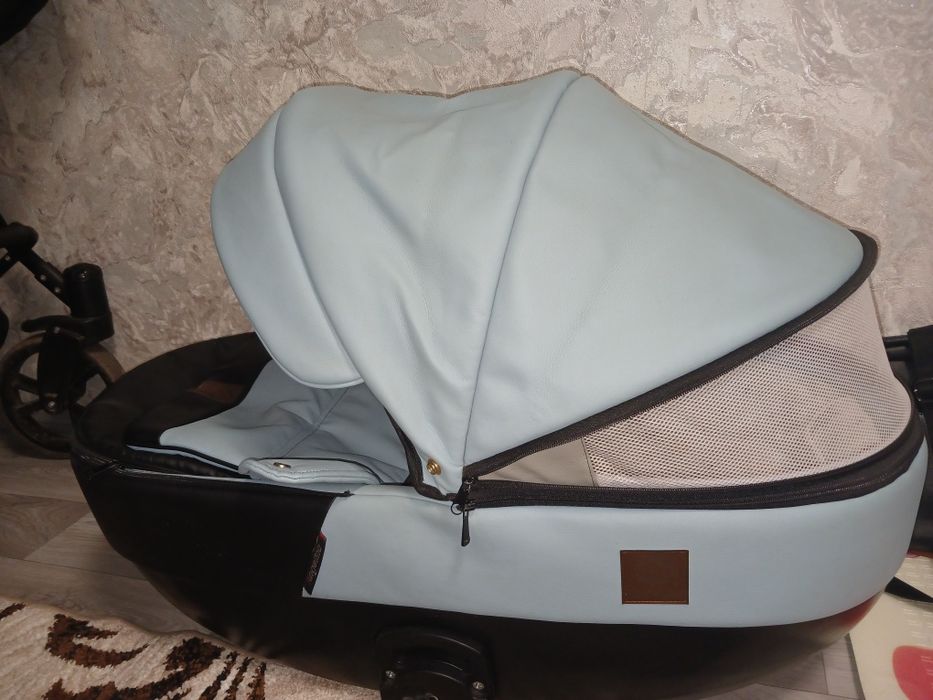 Продам коляску 2 в 1 Angelina