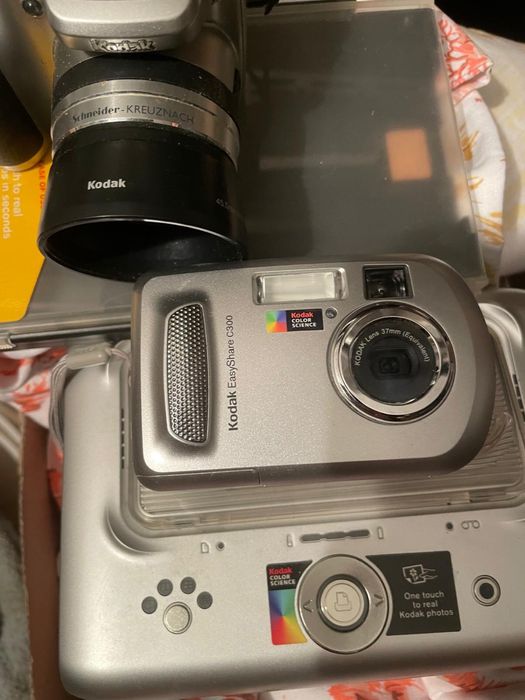 2 aparaty Kodak + drukarka stan bardzo dobry, ladowarka.