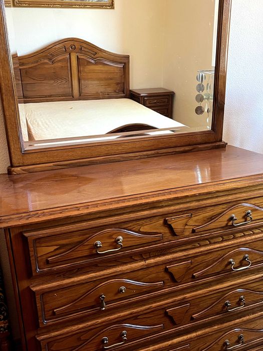 Cama para quarto com cómoda