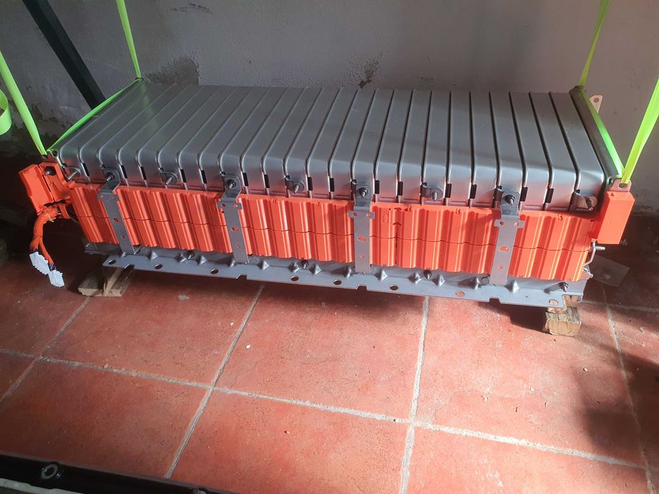 Vendo inversor híbrido e pack de baterias de lítio com 7kwh