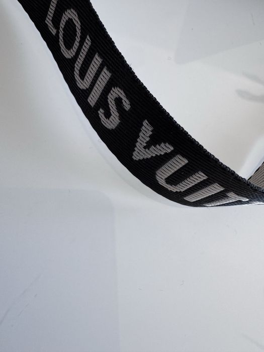 Etui LV  na twlefon Iphone 16 pro max