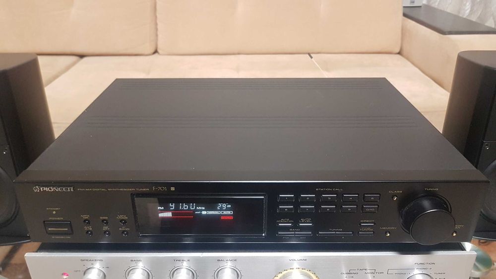 Тюнер Pioneer F-701 AM/FM Digital Synthesizer made in Japan