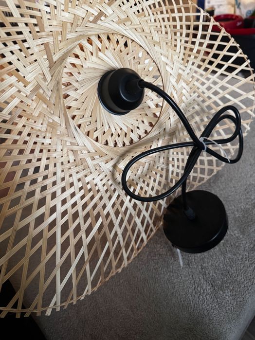 Lampa wisząca boho naturalna z czarnym przewodem
